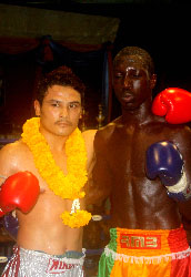 http://www.rmboxing.com/images/stories/photos/news/sekou_vs_saiok_thailande/dembele_sekou_saiok_sutat_rmboxing_vignette.jpg