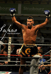 Kamel mezatni (rmboxing) gagne par K.O