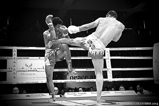 Yetkin Ozkul RMBOXING vs Pakorn Sakyothin au championnat du monde à Monte Carlo