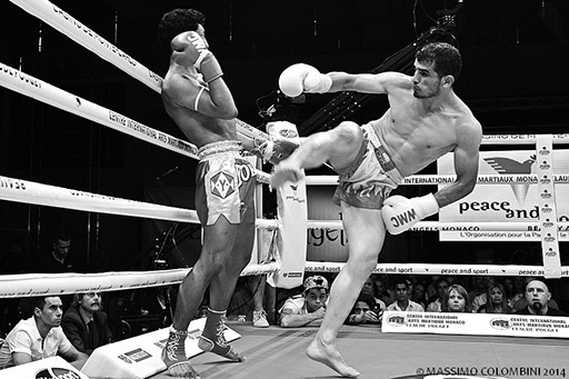 Yetkin Ozkul RMBOXING vs Pakorn Sakyothin au championnat du monde à Monte Carlo