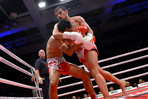 Yetkin Ozkul RMBOXING vs Pakorn Sakyothin au championnat du monde à Monte Carlo