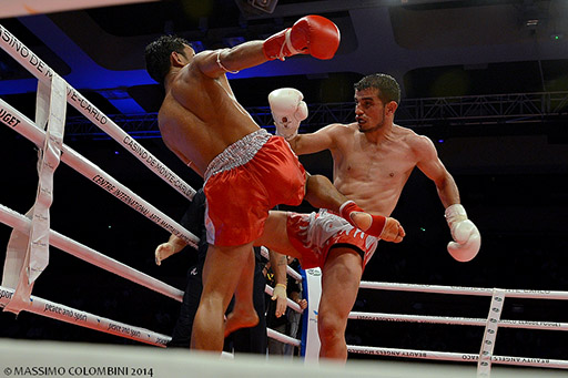 Yetkin Ozkul RMBOXING vs Pakorn Sakyothin au championnat du monde à Monte Carlo