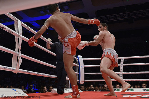 Yetkin Ozkul RMBOXING vs Pakorn Sakyothin au championnat du monde à Monte Carlo