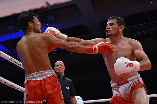 Yetkin Ozkul RMBOXING vs Pakorn Sakyothin au championnat du monde à Monte Carlo