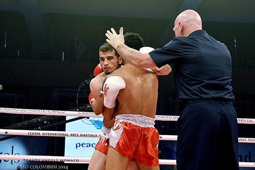 Yetkin Ozkul RMBOXING vs Pakorn Sakyothin au championnat du monde à Monte Carlo