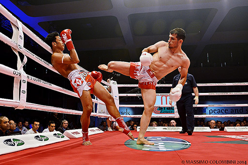 Turkish Dynamite RMBOXING vs Pakorn Sakyothin au championnat du monde à Monte Carlo