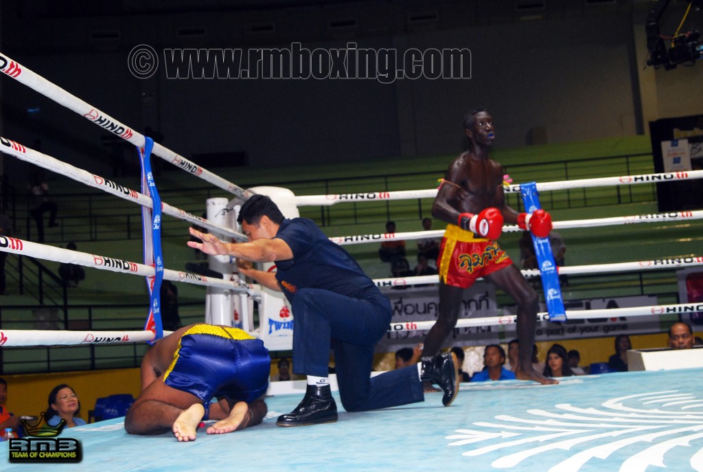 Sekou Dembele (RMBOXING) met KO Somchai Issan