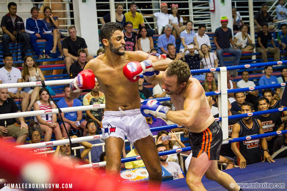 Mohamed brille en Thaïlande