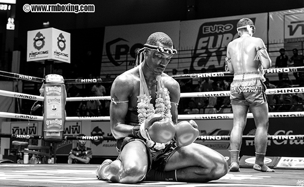 Valentine Randall RMBOXING victorieux vs Sairung DK Muaythai Stadium Lumpini