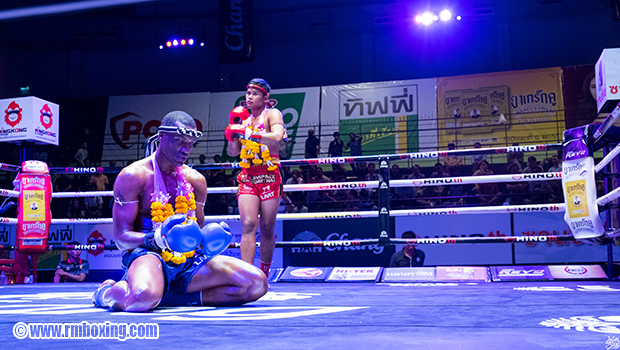 Valentine Randall RMBOXING victorieux vs Sairung DK Muaythai Stadium Lumpini