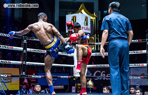 Valentine Randall RMBOXING victorieux vs Sairung DK Muaythai Stadium Lumpini