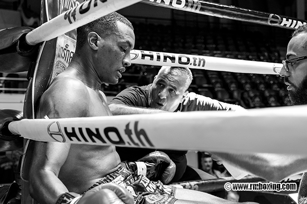 Valentine Randall RMBOXING victorieux vs Sairung DK Muaythai Stadium Lumpini